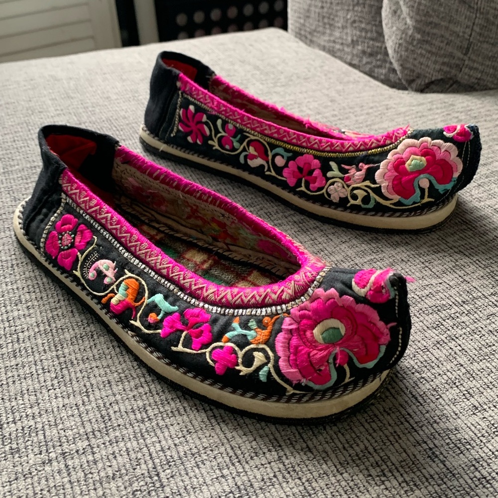 Embroidered Chinese Shoes Size 9.5-10